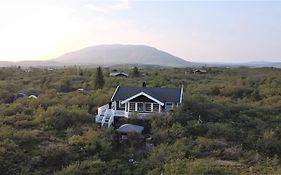 Golden Circle Vacation Home With Hot Tub & Fire Place